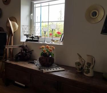 Donnemain-Saint-Mames House | Enchanting Thatched Cottage with Family and Pet-Friendly Perks