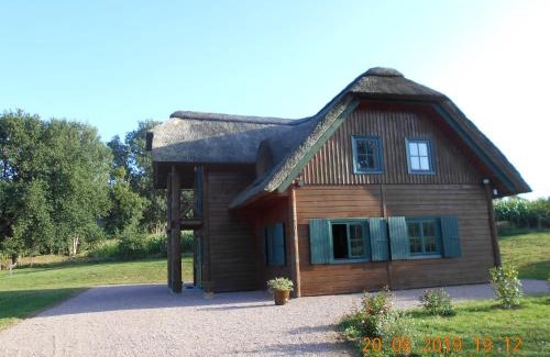 Ourville-en-Caux House | Cozy Chaumière d'Albâtre: Oceanfront Gîte for Families