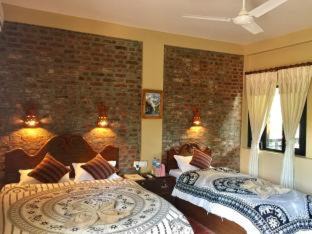 Sauraha Hotel | Chautari Garden Resort: Oceanfront Retreat with Pet-Friendly Perks