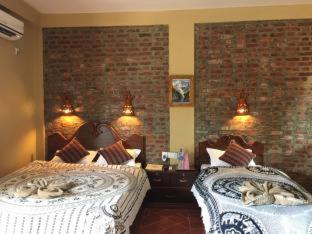 Sauraha Hotel | Chautari Garden Resort: Oceanfront Retreat with Pet-Friendly Perks