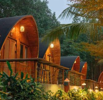 Bo Trach Hotel | Discover Chay Lap Farmstay: Top-Rated Stay with Ocean Views