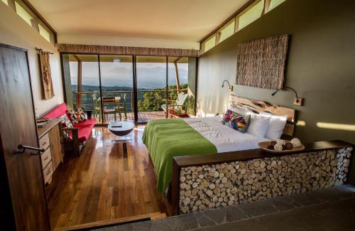 Cirri Sur Cabin | Chayote Lodge: Pet Friendly Retreat with High Guest Ratings