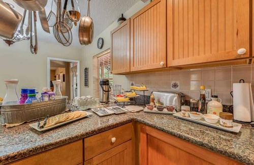 Chassahowitzka Bed & Breakfast | Experience Comfort at Chaz River Suite with Family-Friendly Amenities