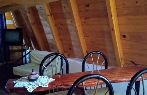 Concordia Ski Chalet | Che Rajy: Family-Friendly Escape with Pool & Hot Tub