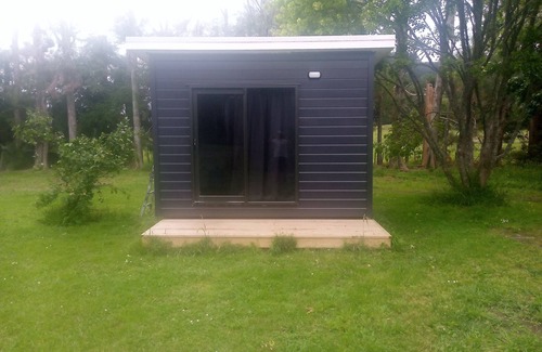 Whenuakite Cabin | Budget Family Cabins Steps from the Beach, Pet Friendly