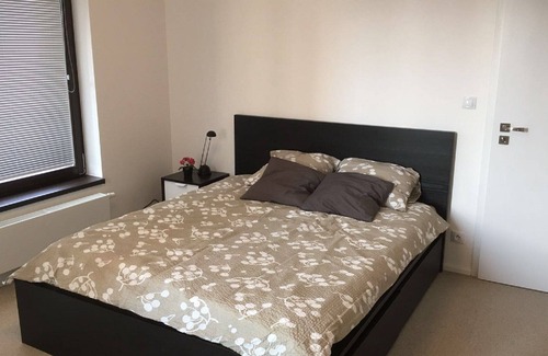 Prague 10 Apartment | Budget-Friendly Apartment with Quick Access & Breakfast