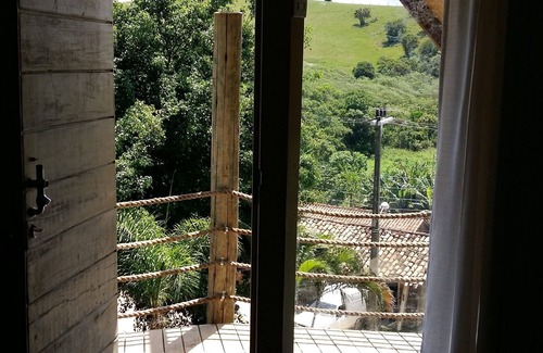 Praia do Rosa Ski Chalet | Budget-Friendly Season House with Ocean Views in Praia do Rosa
