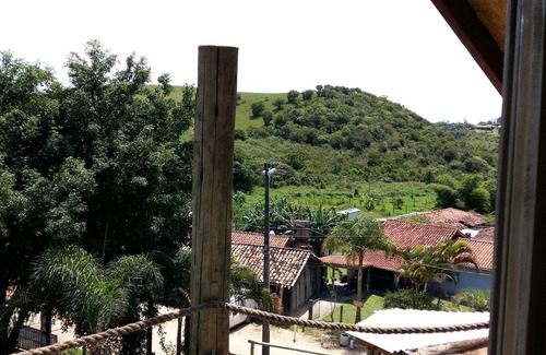 Praia do Rosa Ski Chalet | Budget-Friendly Season House with Ocean Views in Praia do Rosa