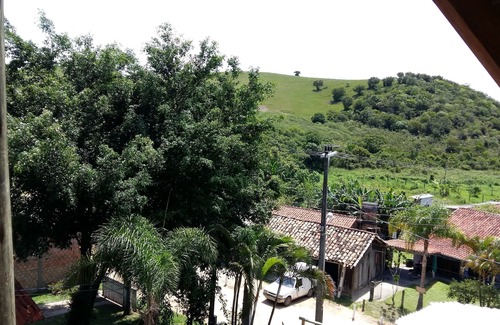 Praia do Rosa Ski Chalet | Budget-Friendly Season House with Ocean Views in Praia do Rosa