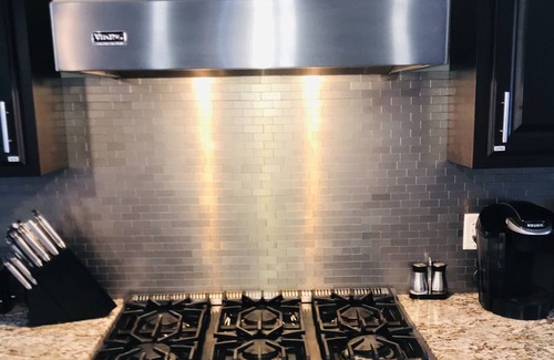 West Des Moines House | CHEAP WEEKDAYS! ARCADE, POOL TBL, PING PONG, HOT TUB, DECK! ACCESS TO POOLS!