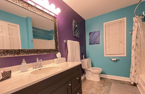 West Des Moines House | CHEAP WEEKDAYS! ARCADE, POOL TBL, PING PONG, HOT TUB, DECK! ACCESS TO POOLS!
