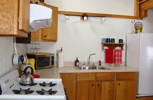 Fort Hill Cottage | Tranquil Retreat Near Ohiopyle with Spa and Breakfast