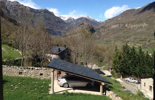 Villanova House | Explore CHECK-IN CASAS Borda Blaner - Rated 9/10 by Guests