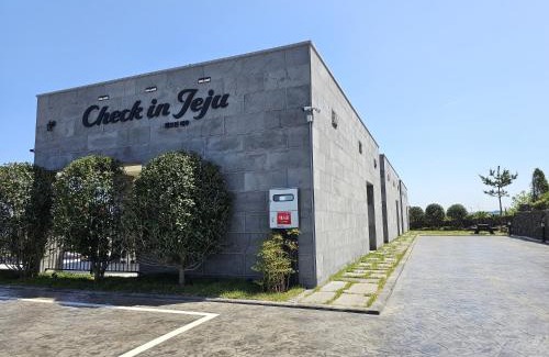 Hallim House | Relax at Jeju Private Full Stay with Pool & Family Amenities