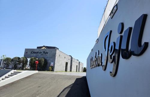 Hallim House | Relax at Jeju Private Full Stay with Pool & Family Amenities