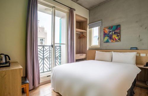 University District Hotel | Family-Friendly CHECK inn Express Taichung Yizhong Awaits