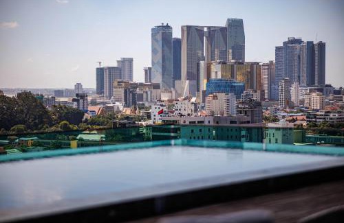 Phnom Penh City Centre Hotel | Elegant Stay at CHECK inn Phnom Penh Royal Palace