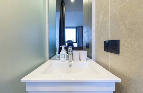 Zhongzheng Hotel | Discover Comfort at CHECK inn Taipei Hangzhou