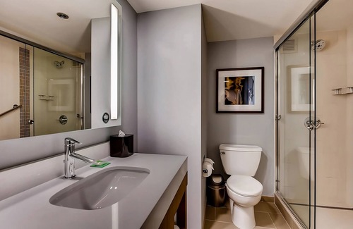 Mountain House Hotel | Discover Peaks of Keystone: Pet-Friendly Retreat with Breakfast