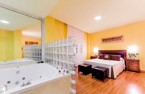 Chana Hotel | Comfortable Stay at Checkin Camino de Granada with Spa & Pool