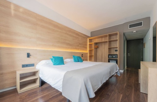 L'Estartit Hotel | Discover Checkin Flamingo: Family-Friendly Getaway Awaits
