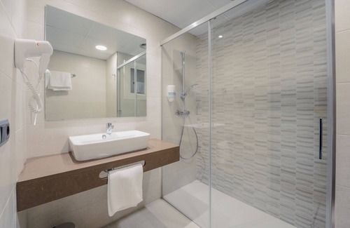 L'Estartit Hotel | Discover Checkin Flamingo: Family-Friendly Getaway Awaits