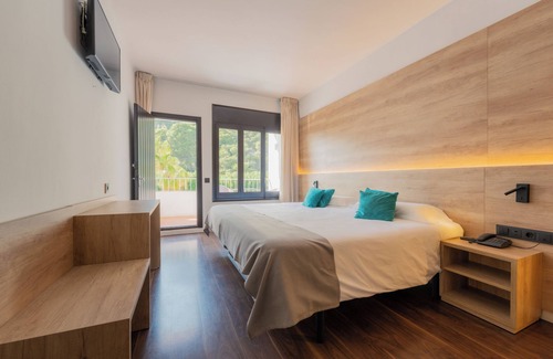 L'Estartit Hotel | Discover Checkin Flamingo: Family-Friendly Getaway Awaits