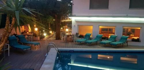 Figueres Hotel | Relaxing Getaway at Hotel Checkin Travé with Ocean Views