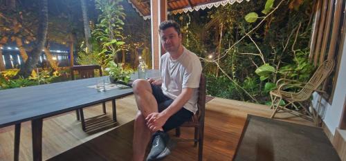 Kumbalam House | Oceanfront Cheenavala Fishing Homestay with Breakfast & Views