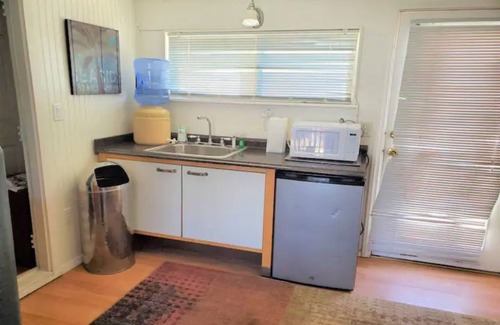 Townsite Cottage | Bright 1-Bedroom Retreat with Pool & Beach Access