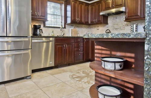 Florence House | Delightful 1 Bedroom with Kitchen & Pet-Friendly Perks