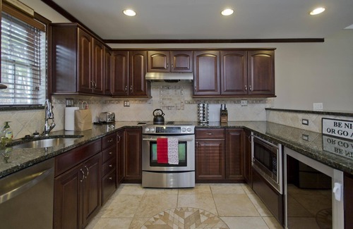 Florence House | Delightful 1 Bedroom with Kitchen & Pet-Friendly Perks