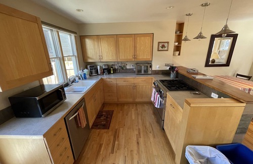 Downtown Condo | Bright 2 Bdrm Pearl St. Condo - Ideal for Families