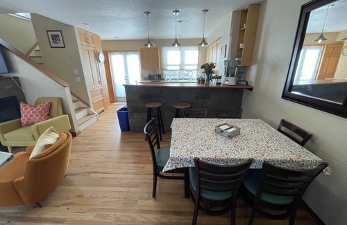 Downtown Condo | Bright 2 Bdrm Pearl St. Condo - Ideal for Families