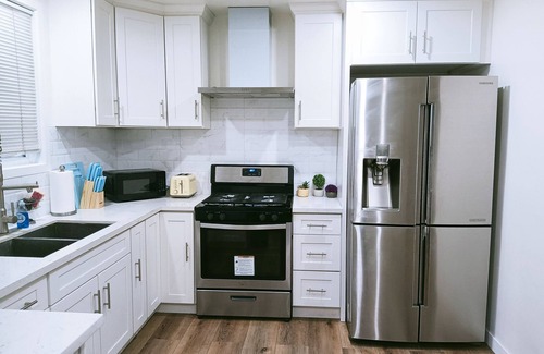 Monterey Park House | Bright 2-Bedroom House Near DTLA with Breakfast Included