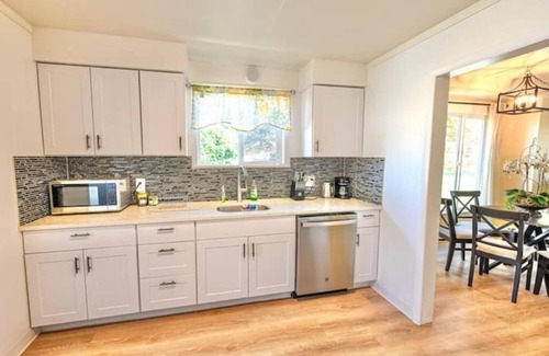 Tillamook House | Bright 2 Bedroom Retreat with Hot Tub and Family-Friendly Perks