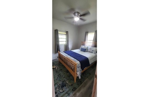 Delphos House | Bright 2 Bedroom Delphos Bungalow - Family Friendly Stay