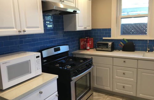 Southwest Berkeley House | Delightful 2-Bedroom House in Berkeley with Pool & Pets
