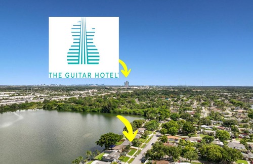 Davie House | Welcoming 2 Bedroom Lakehouse with Home Office & Pet Friendly