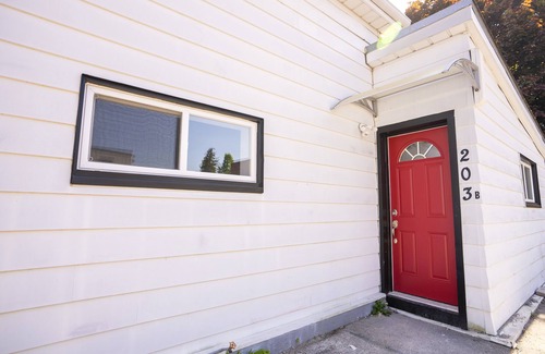 Cobourg House | Delightful 2-BR Home with Backyard, Near Beach & Lake