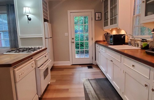 Montgomery House | Delightful 2 BR Retreat Near Colleges & Downtown Attractions