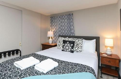 Earlewood House | Inviting 2BR Getaway in Earlewood with Hot Tub