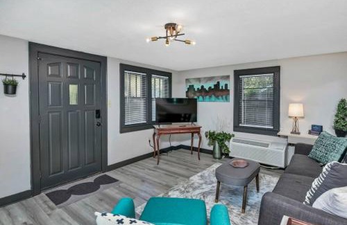 Earlewood House | Inviting 2BR Getaway in Earlewood with Hot Tub