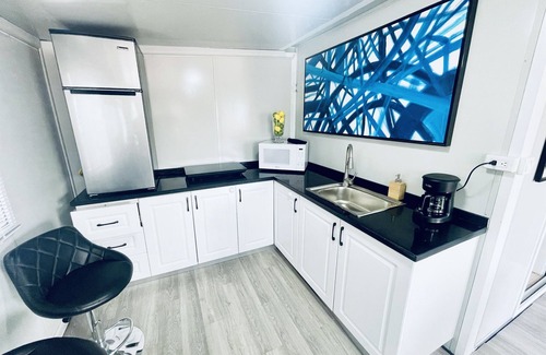 Garfield House | Charming 2BR Tiny-Home in Historic Garfield with Kitchen