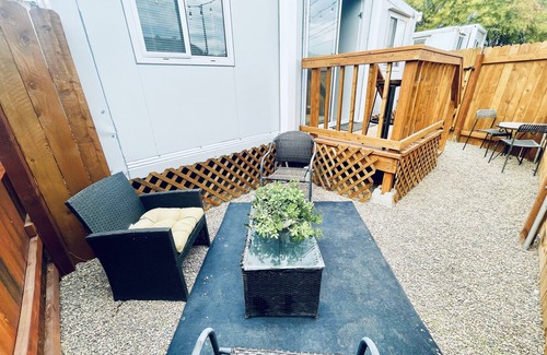 Garfield House | Charming 2BR Tiny-Home in Historic Garfield with Kitchen