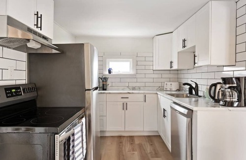 Pointe-du-Chene Cottage | Cheerful 3-bed cottage 8 min walk to Parlee Beach