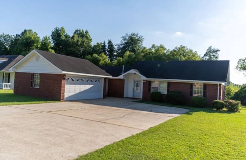 Columbus House | Inviting 3-Bed Home in Columbus, MS with Family Amenities