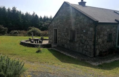 Achill Island House | Cheerful 3 bedroom cottage with open fire