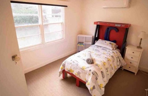 Shepparton House | Inviting 3 Bedroom Retreat on Anzac Street for Families