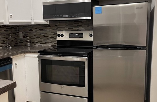 Saskatoon House | Bright 3-Bedroom Home with Indoor Fireplace & Netflix